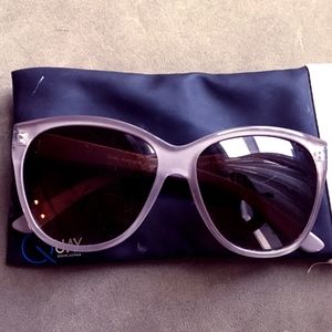 Quay About Last Night Sunglasses (w/ case)